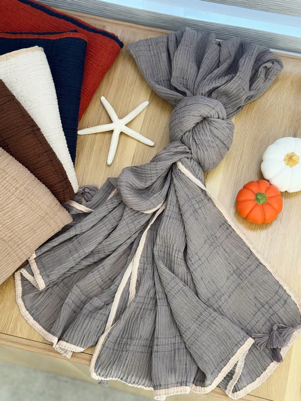 02489-شال منگوله اسکات